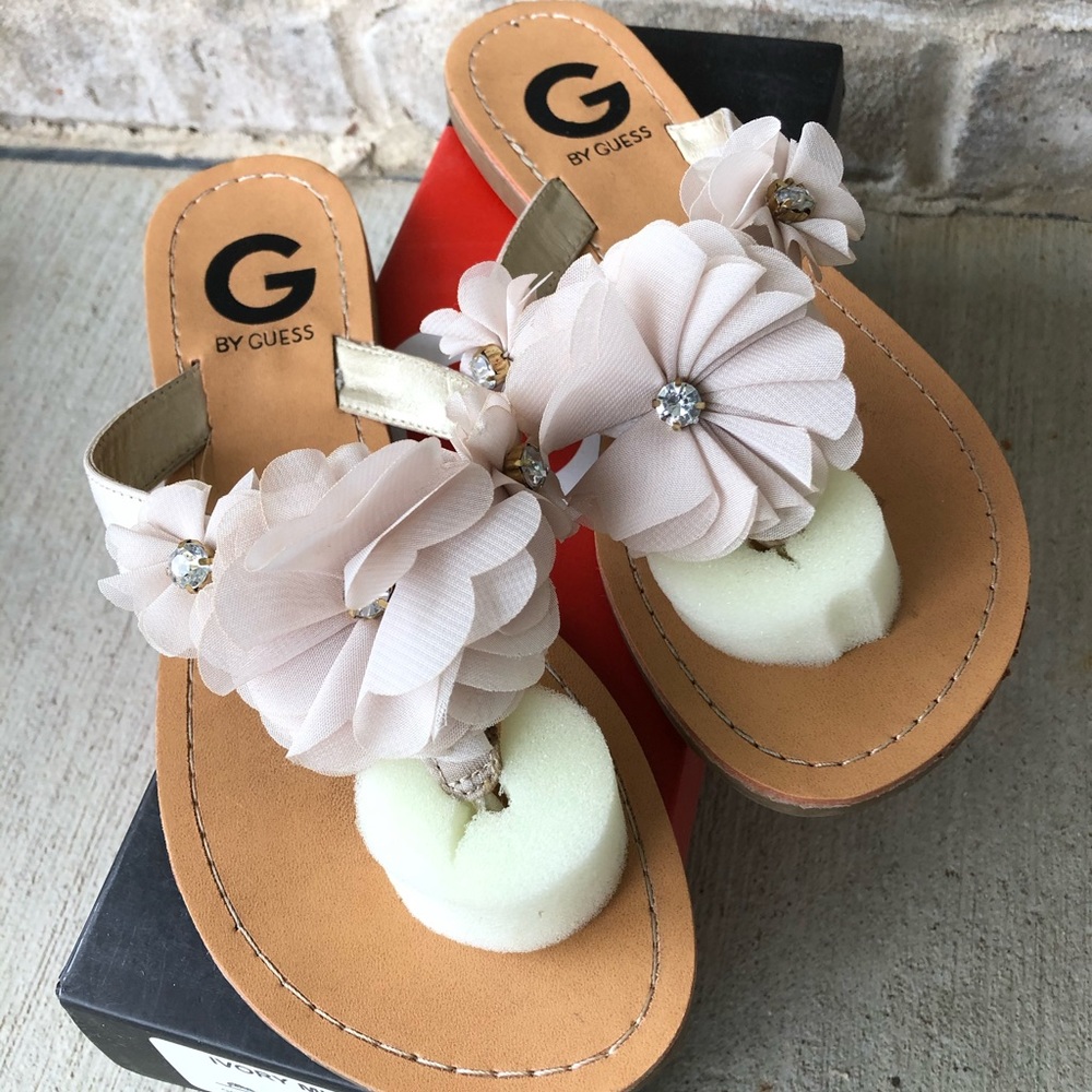 Guess fabric flower sandals